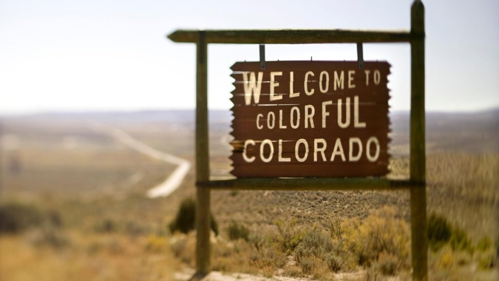 welcome sign - common birds of colorado feature